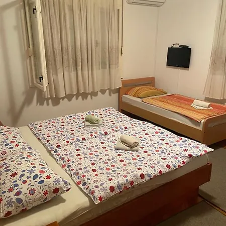 Juran Guest house *