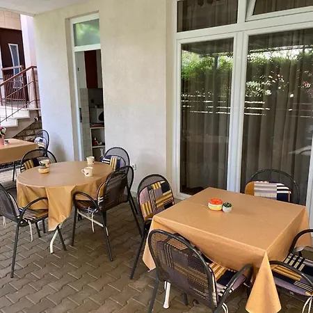 Juran Guest house *